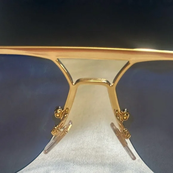 Louis Vuitton Gold and Black Aviator Sunglasses for Men’s - Picture 9 of 14